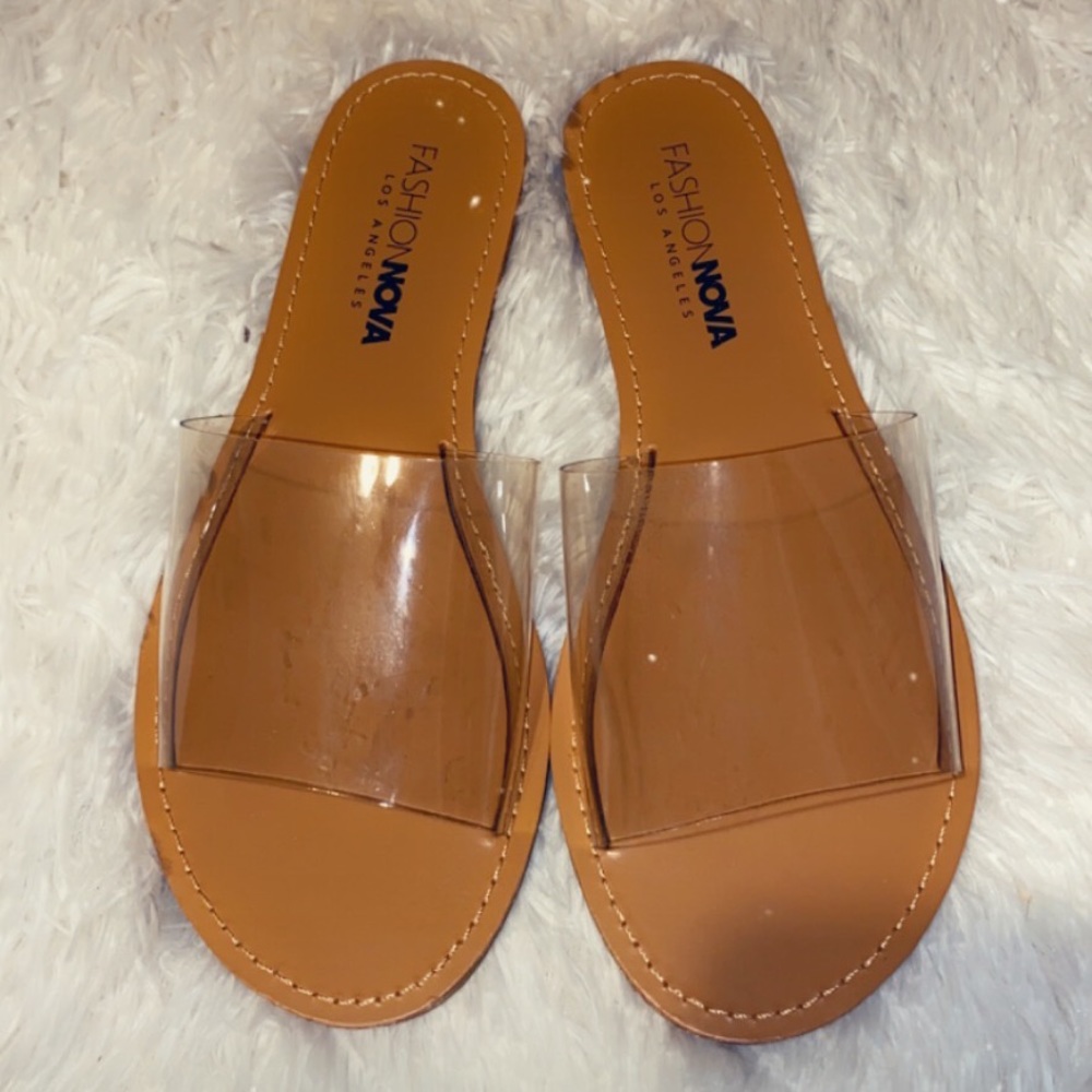 FASHION NOVA CLEAR SANDALS SIZE 5 1/2